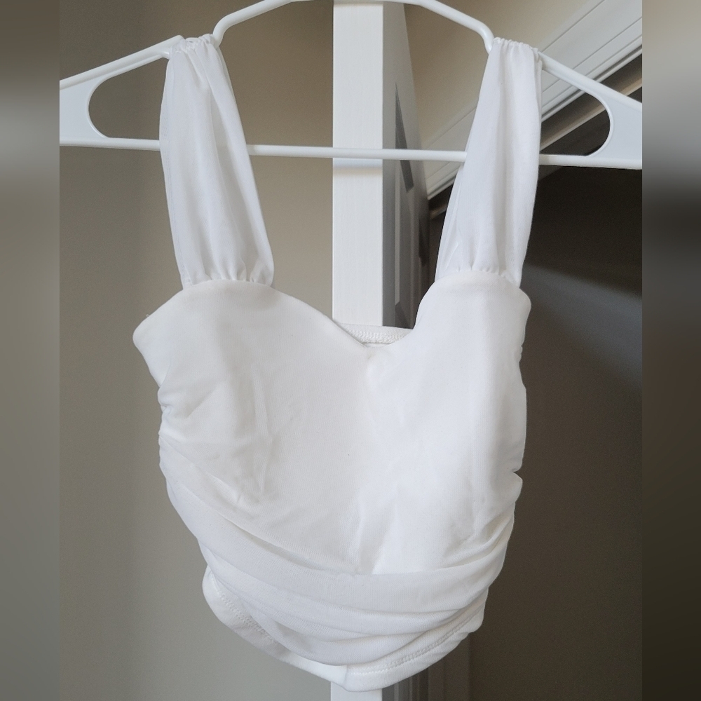 White sleeveless tank top white